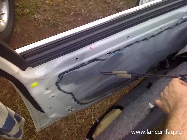 Снятие обшивки передней двери Mitsubishi Lancer X 07